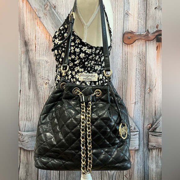 MICHAEL KORS Medium Quilted Chain Drawstring Bag VGC! Black - Picture 2 of 10
